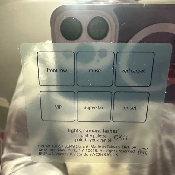 Tarte Gold and White Brush Set with 2 eyeshadow palettes and travel case - Picture 8 of 11